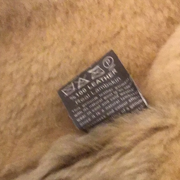 Beautiful Suede Shearling with gorgeous collar- size medium - Picture 5 of 8